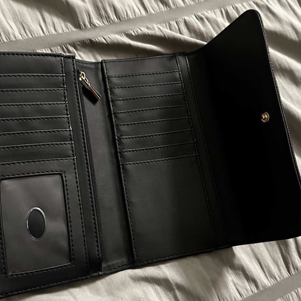 Guess Wallet - Picture 2 of 2